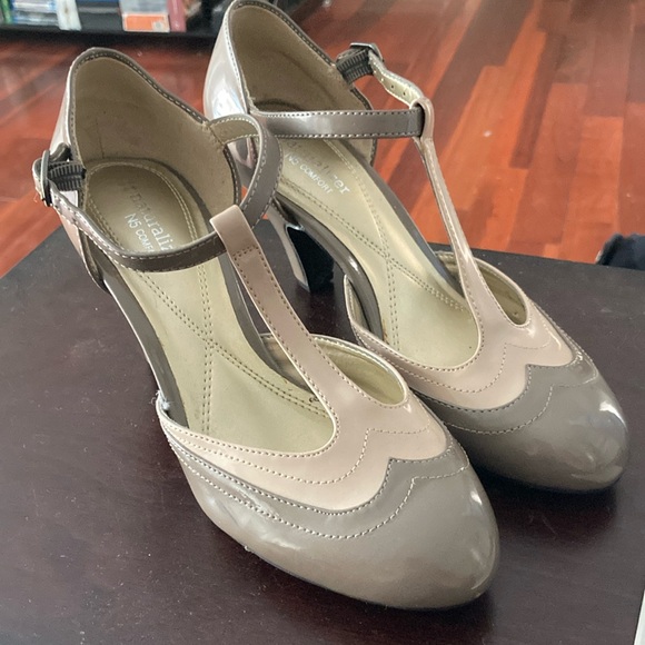 Naturalizer Tan and Gray T-Strap Heels - Picture 2 of 8